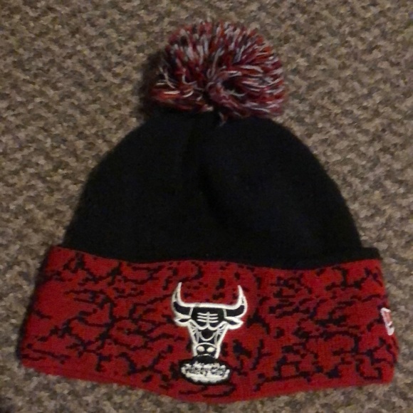 New Era Chicago Bulls Beanie (Red/Black) - Picture 1 of 3